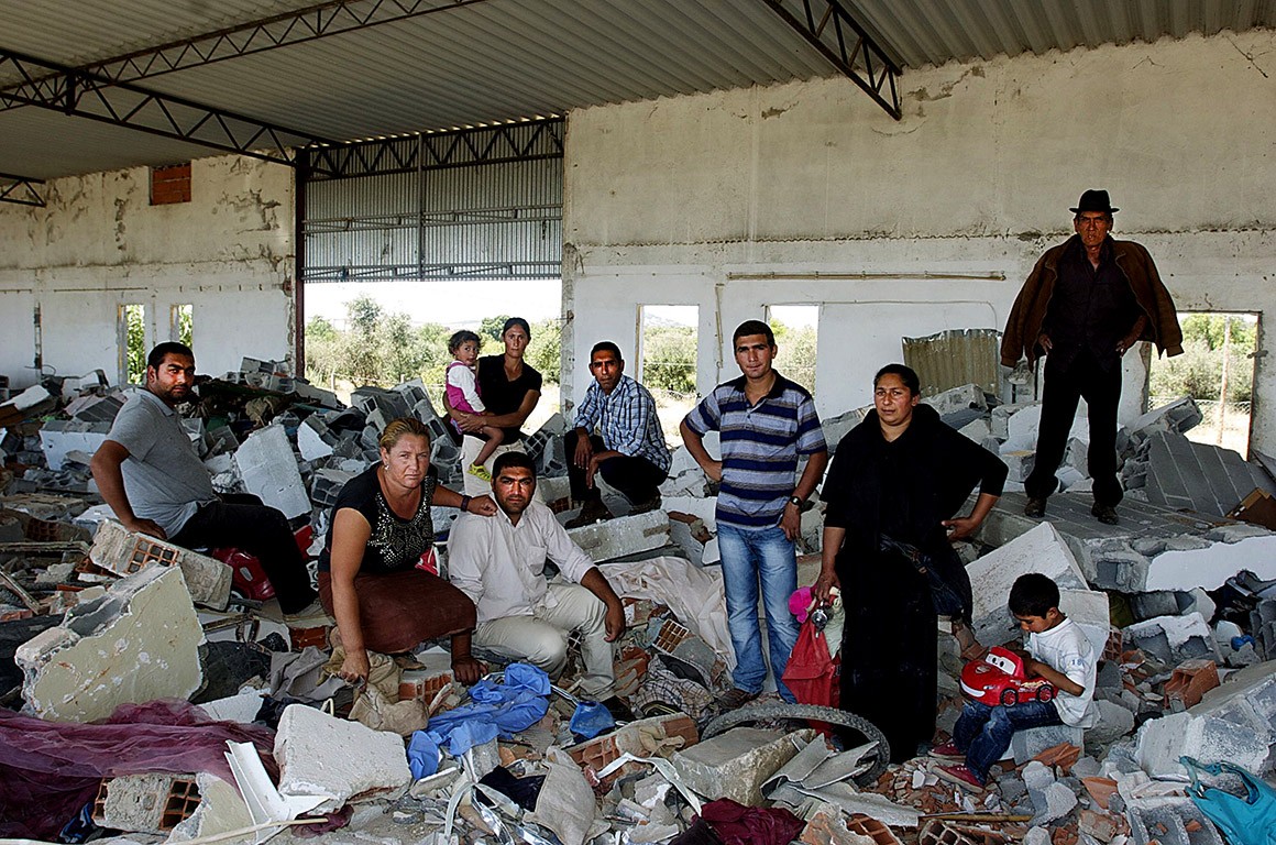Câmara da Vidigueira destrói armazém onde alojou famílias ciganas sem as avisar 860560?tp=UH&db=IMAGENS